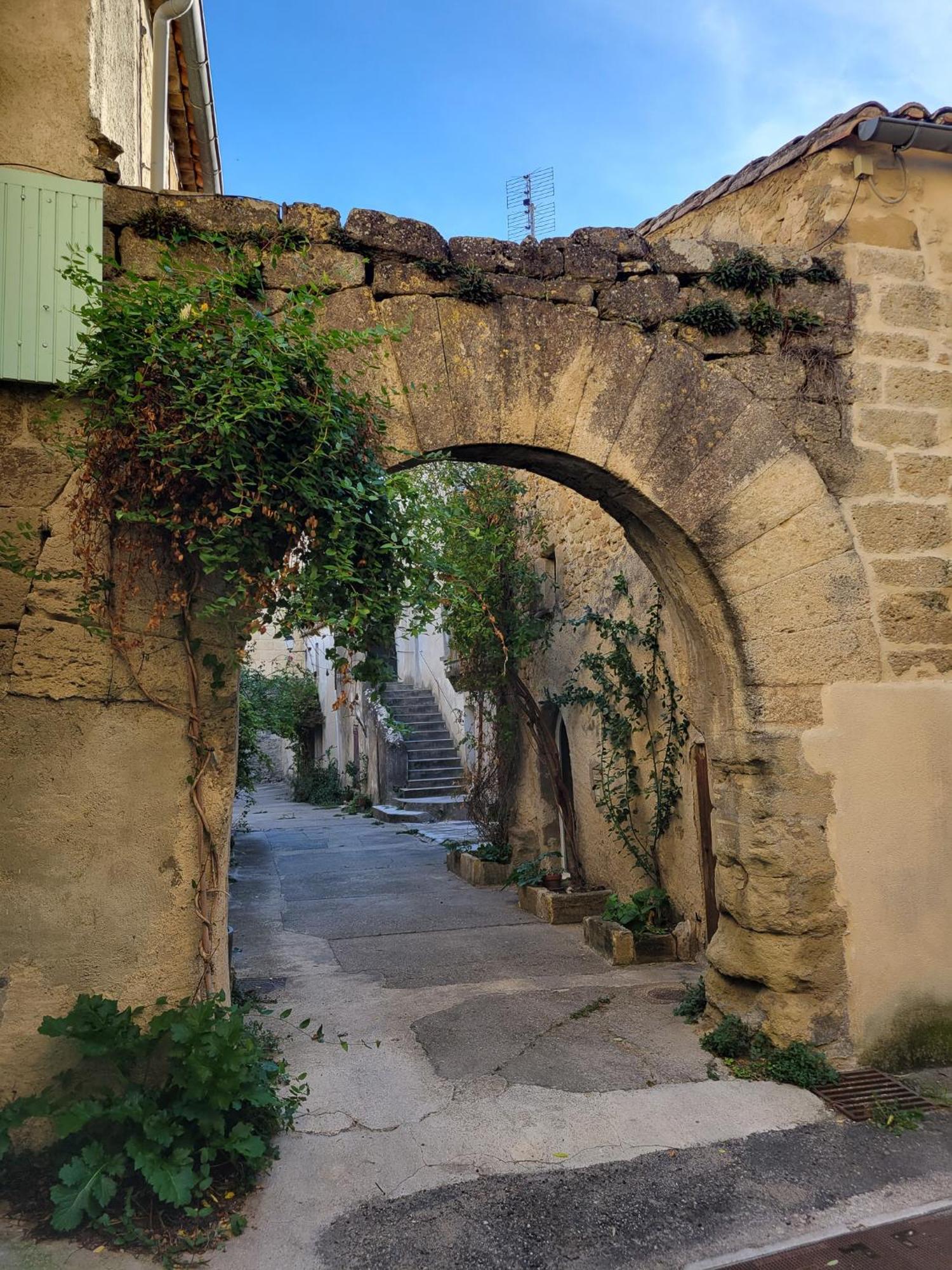 Montaren-et-Saint-Médiers Studio Spacieux De Caractere מראה חיצוני תמונה